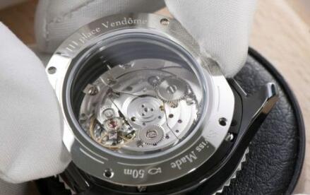 maintaining mechanical replica watches